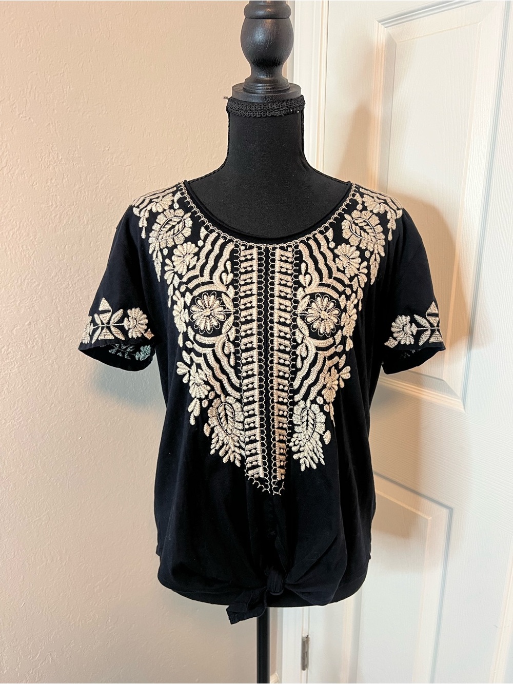 Johnny Was Sz M Embroidered Tie Front Tee Black 100% Cotton Short Sleeve